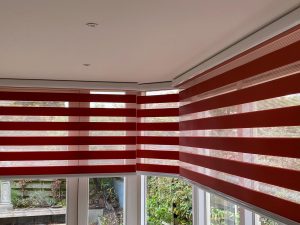 Duo Rolgordijnen rood Hennie's Zonwering