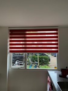 Duo rolgordijnen rood Hennie's Zonwering