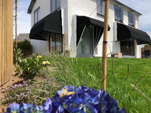 Markiezen zwart Hennie's Zonwering