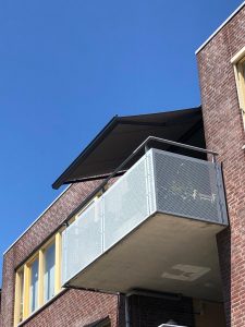Terrasscherm op balkon Hennie's Zonwering