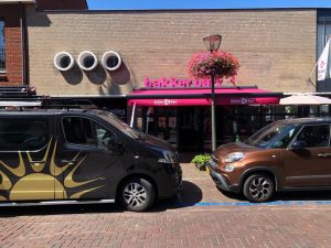 Bedrijf bedrukking terrasscherm Hennie's Zonwering