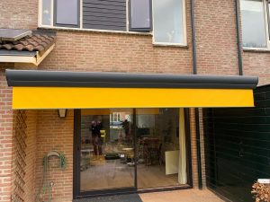 Terrasscherm antraciet geel Hennie's Zonwering