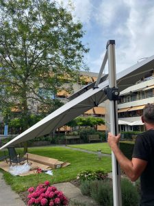 Parasol licht grijs Hennie's Zonwering