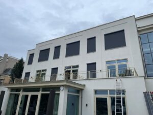 Grijze ritsscreens project Hennie's Zonwering