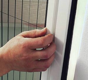 Bediening plisséhordeuren in vast frame Hennie's Zonwering