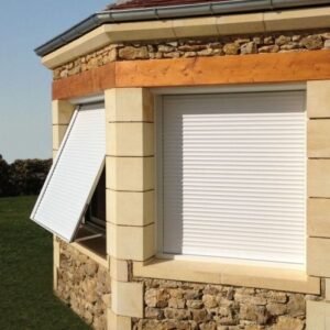 Soprofen uitvalscherm voor gemotoriseerd rolluik en Hennie's Zonwering